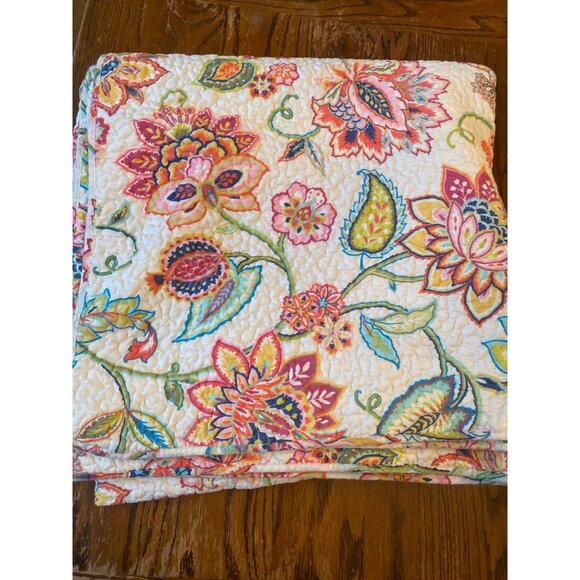 Levtex Home Judith Quilt Bedspread - Picture 1 of 6